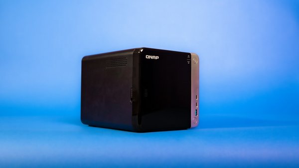 What are the best methods for setting up a NAS with multiple users using the QNAP TS-451+?